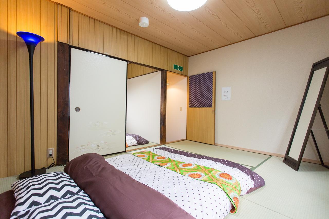 City Center 200 Years Old Traditional House Next To 2 Train Lines Kyoto Extérieur photo