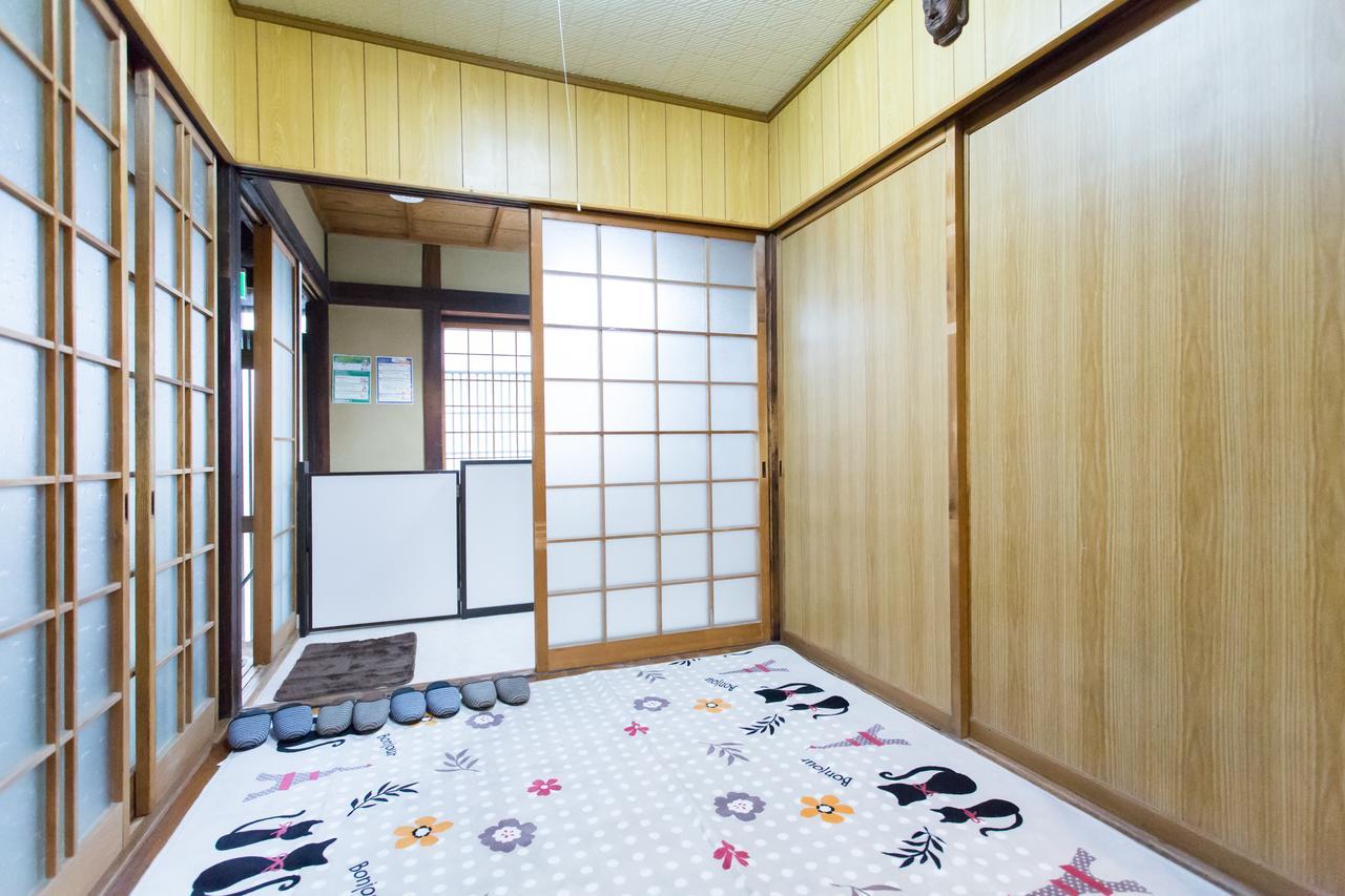 City Center 200 Years Old Traditional House Next To 2 Train Lines Kyoto Extérieur photo